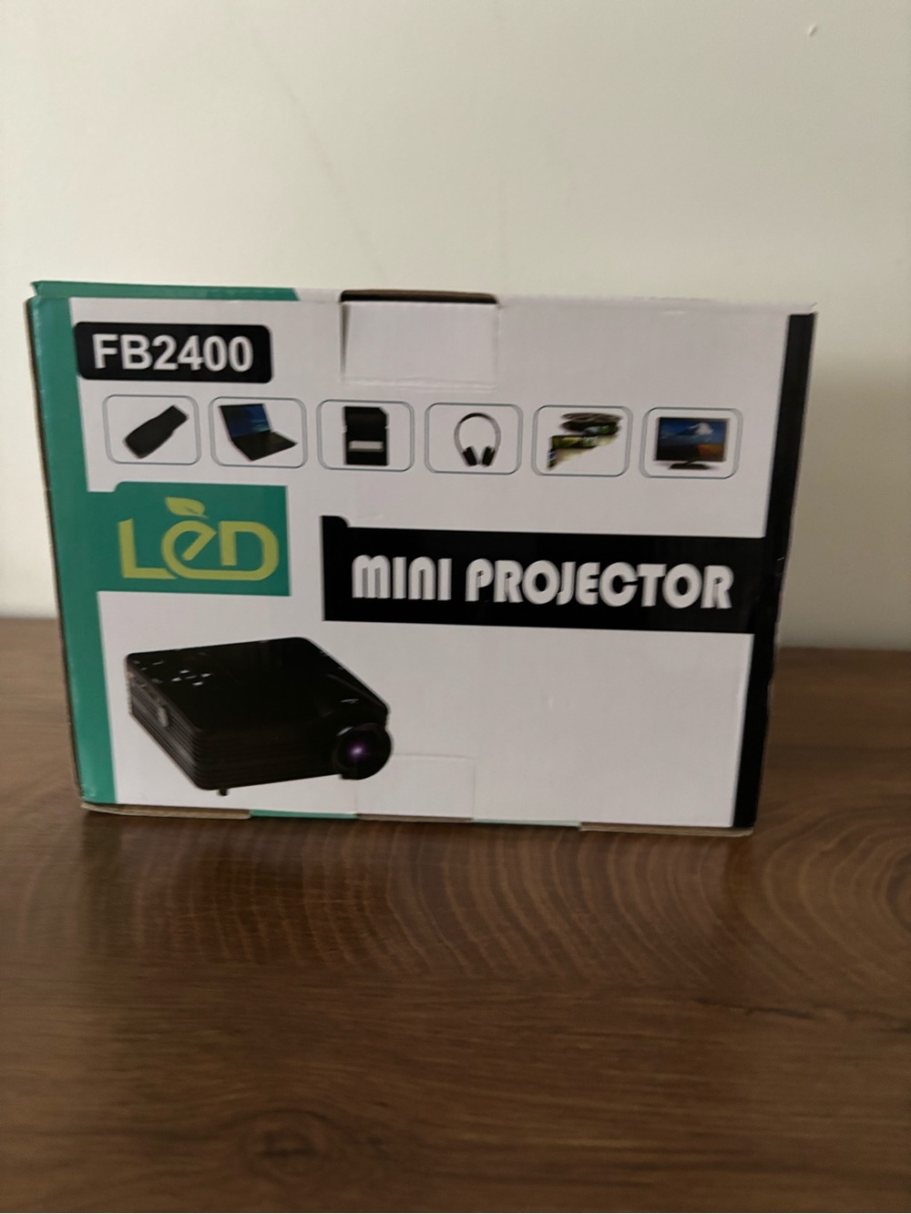 LED Mini Projector FB2400 - Picture 3 of 5